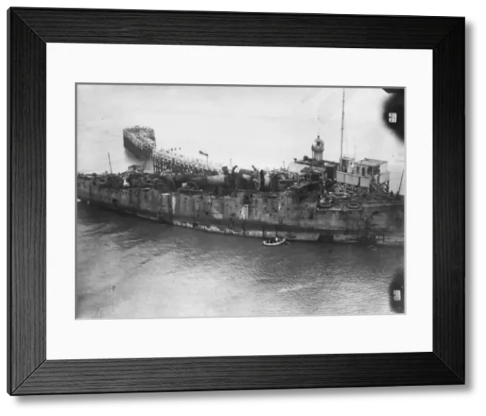 Framed Print : HMS Vindictive at Ostend, Belgium, WW1 Framed Print : HMS Vindictive at Ostend, Belgium, WW1