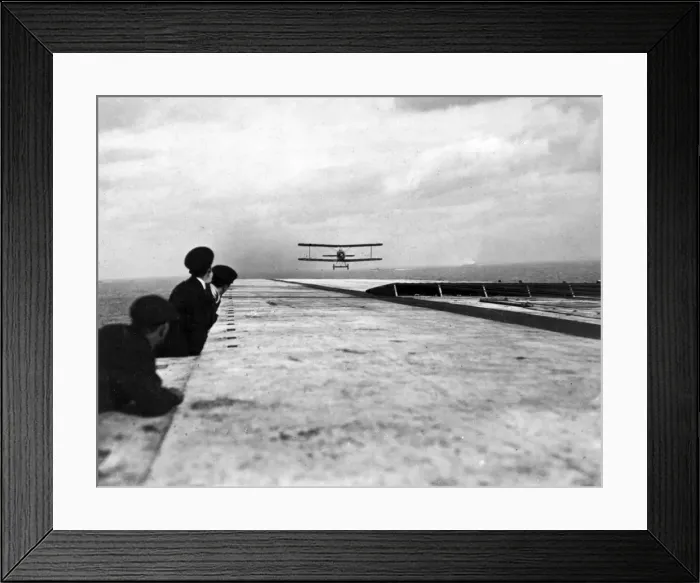 Framed Print : Biplane coming in to land on HMS Argus, WW1 Framed Print : Biplane coming in to land on HMS Argus, WW1