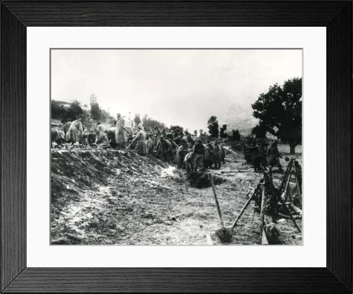 Framed Print : Serbian troops constructing defences, WW1 Framed Print : Serbian troops constructing defences, WW1