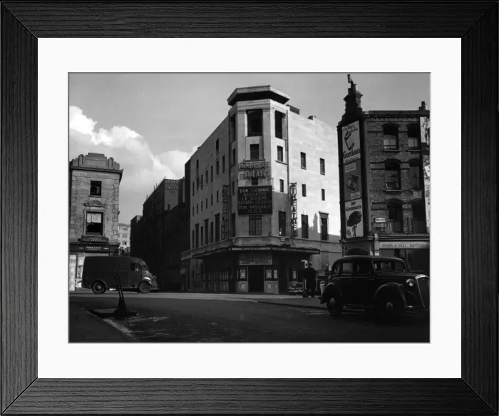 Framed Print : Cambridge Theatre, Seven Dials, London Framed Print : Cambridge Theatre, Seven Dials, London