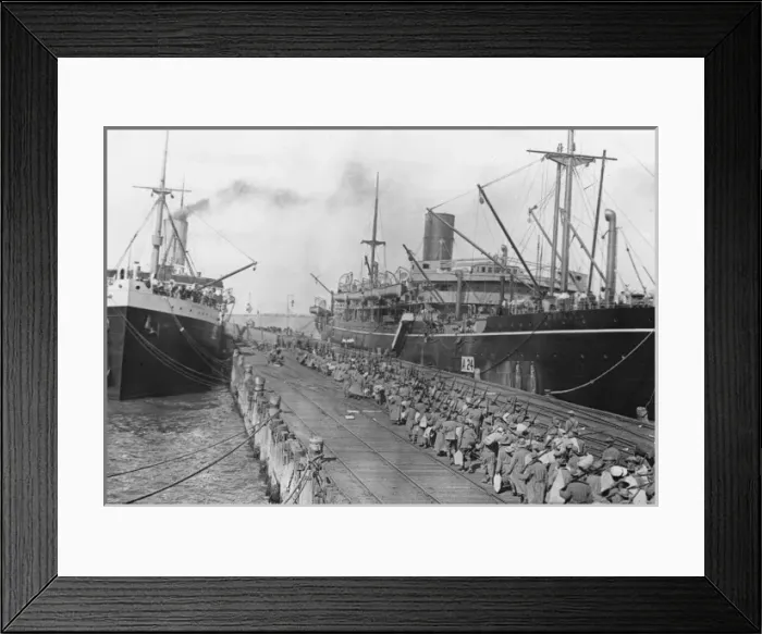 Framed Print : Infantry embarking at Melbourne, Australia, WW1 Framed Print : Infantry embarking at Melbourne, Australia, WW1