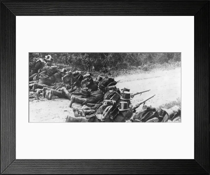 Framed Print : Belgian soldiers defending a road, WW1 Framed Print : Belgian soldiers defending a road, WW1