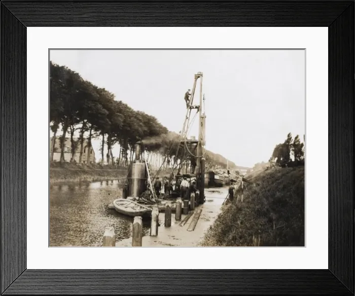 Framed Print : Brtish troops constructing canal wharf, WW1 Framed Print : Brtish troops constructing canal wharf, WW1