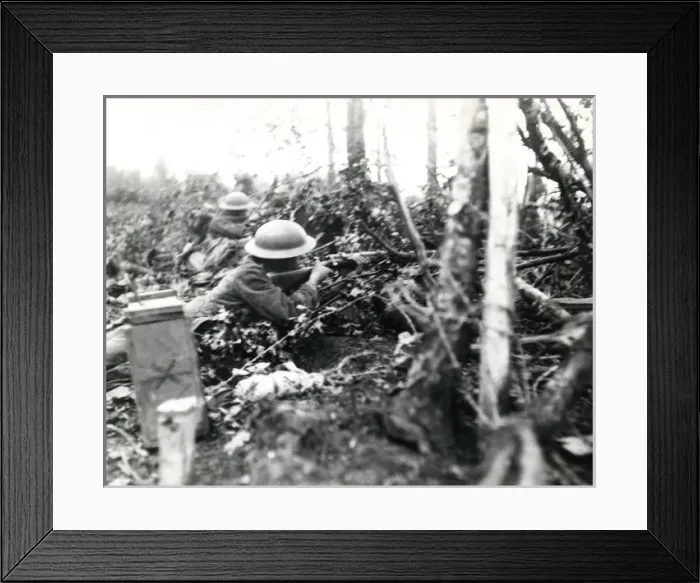 Framed Print : American soldiers in action, Tardenois, France, WW1 Framed Print : American soldiers in action, Tardenois, France, WW1