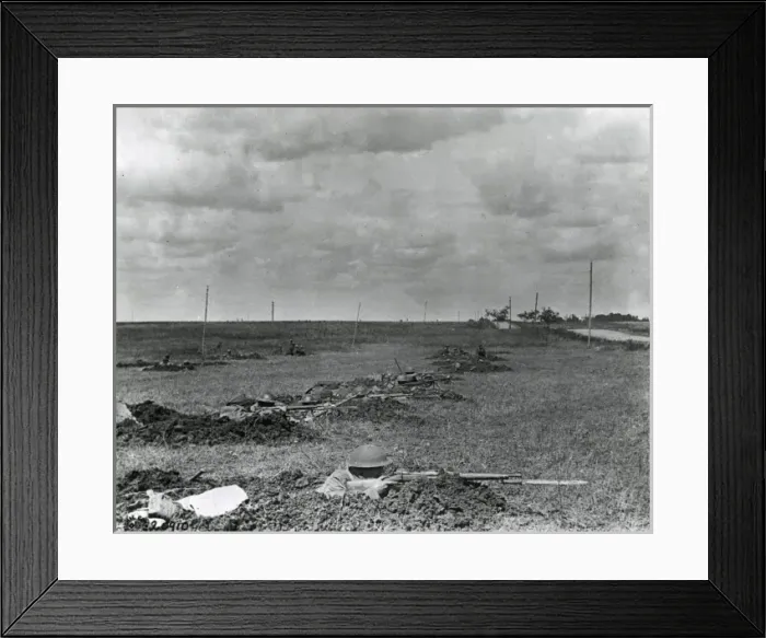 Framed Print : American infantry in action near St Mihiel, France, WW1 Framed Print : American infantry in action near St Mihiel, France, WW1