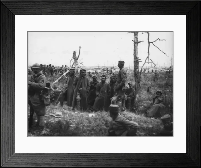 Framed Print : German prisoners in Champagne, France, WW1 Framed Print : German prisoners in Champagne, France, WW1