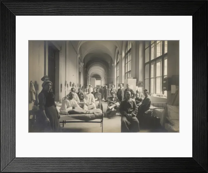 Framed Print : Wounded Austrian soldiers and their nurses, WW1 Framed Print : Wounded Austrian soldiers and their nurses, WW1