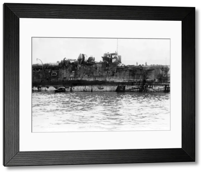 Framed Print : Wreck of HMS Vindictive at Ostend, Belgium, WW1 Framed Print : Wreck of HMS Vindictive at Ostend, Belgium, WW1