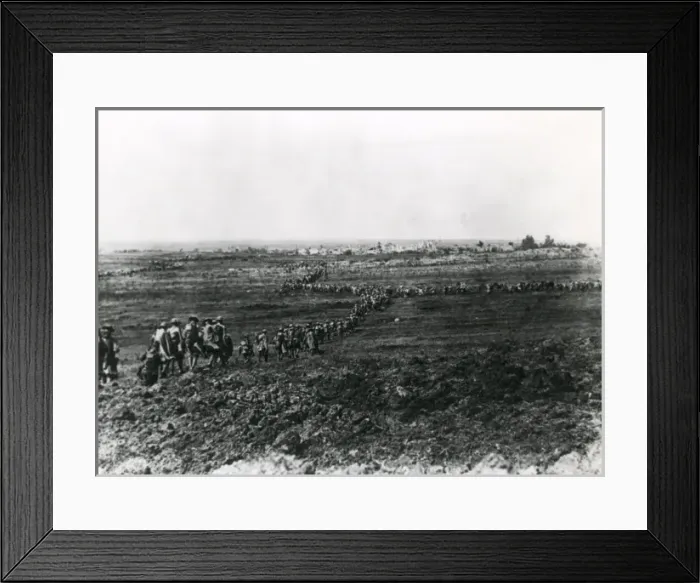 Framed Print : American troops advance, Western Front, WW1 Framed Print : American troops advance, Western Front, WW1