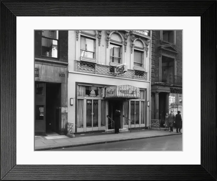 Framed Print : L aperitif grill, London Framed Print : L aperitif grill, London