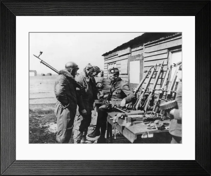 Framed Print : Men of the RFC loading Lewis guns, WW1 Framed Print : Men of the RFC loading Lewis guns, WW1