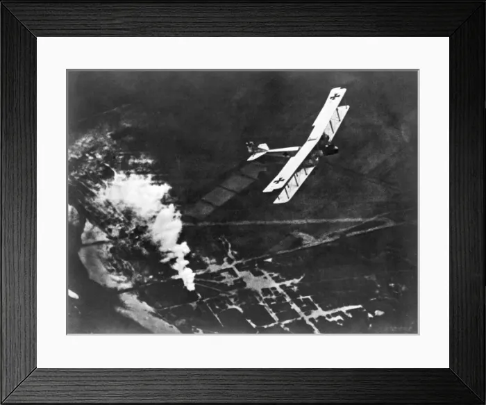 Framed Print : German Gotha biplane in flight, WW1 Framed Print : German Gotha biplane in flight, WW1