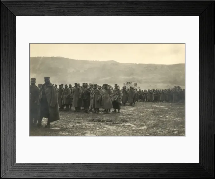 Framed Print : Captured Serbian troops, eastern front, WW1 Framed Print : Captured Serbian troops, eastern front, WW1