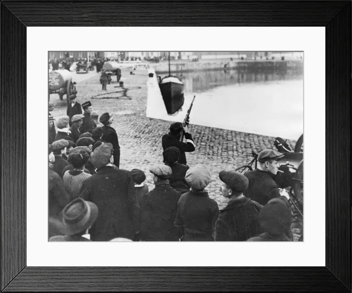 Framed Print : Belgian civilians on a quayside, WW1 Framed Print : Belgian civilians on a quayside, WW1