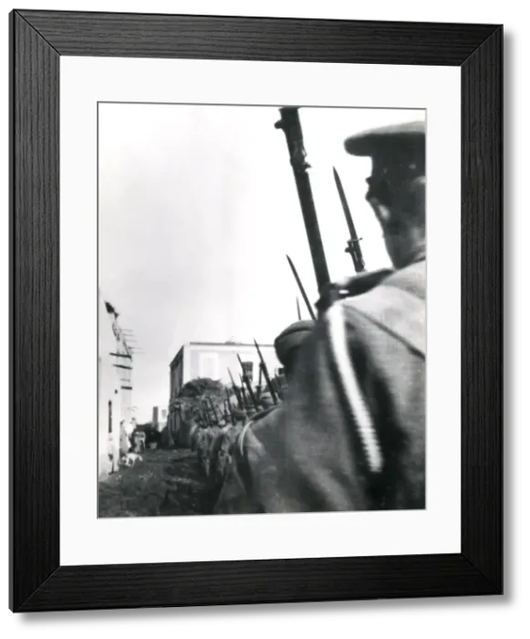 Framed Print : British troops at Hosh Issa, Egypt, WW1 Framed Print : British troops at Hosh Issa, Egypt, WW1