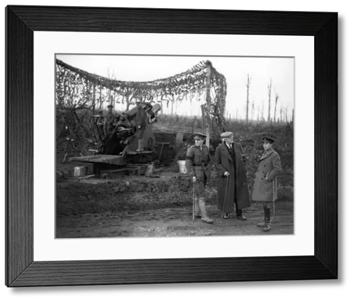 Framed Print : Balfour visiting Howitzer 1916 Framed Print : Balfour visiting Howitzer 1916