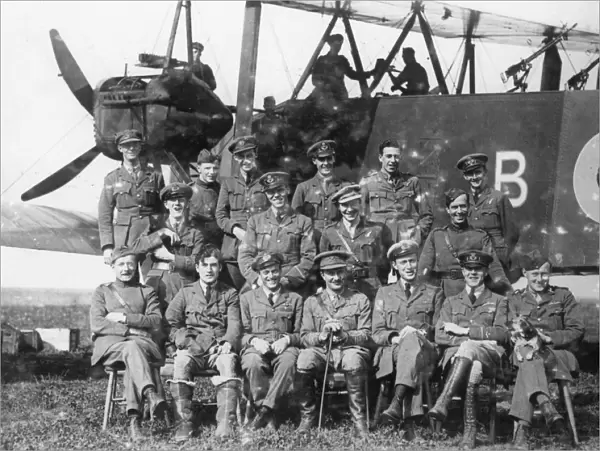 Officers of 207 Squadron with Handley Page bomber, WW1