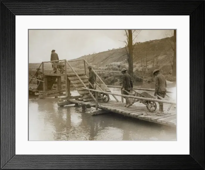 Framed Print : Brtish troops crossing a river, Western Front, WW1 Framed Print : Brtish troops crossing a river, Western Front, WW1
