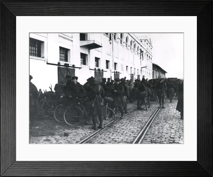 Framed Print : British cyclists company disembarking, Salonika, WW1 Framed Print : British cyclists company disembarking, Salonika, WW1