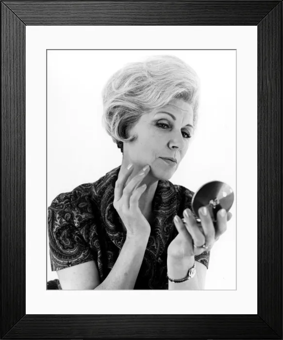 Framed Print : Fixing Make Up Framed Print : Fixing Make Up