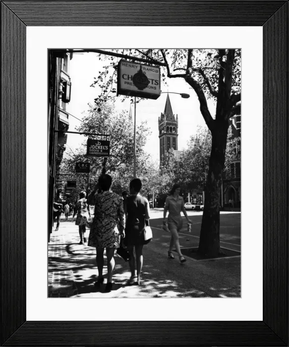 Framed Print : Fashionable Melbourne Framed Print : Fashionable Melbourne