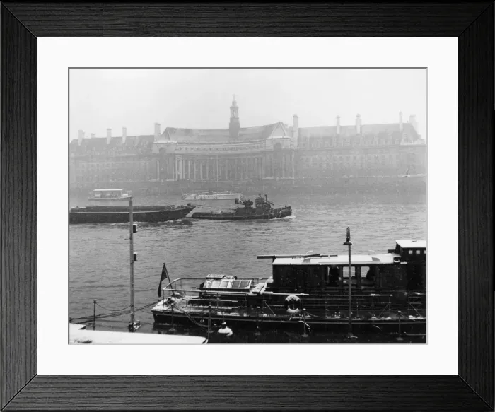Framed Print : Winter in London Framed Print : Winter in London