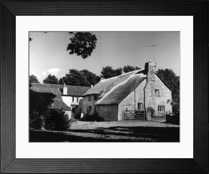 Framed Print : Thatched Farmhouse Framed Print : Thatched Farmhouse
