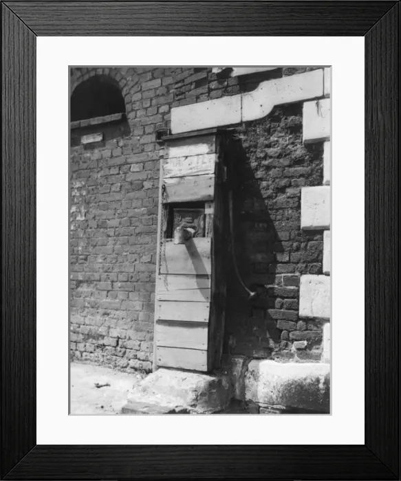 Framed Print : Amersham Village Pump Framed Print : Amersham Village Pump