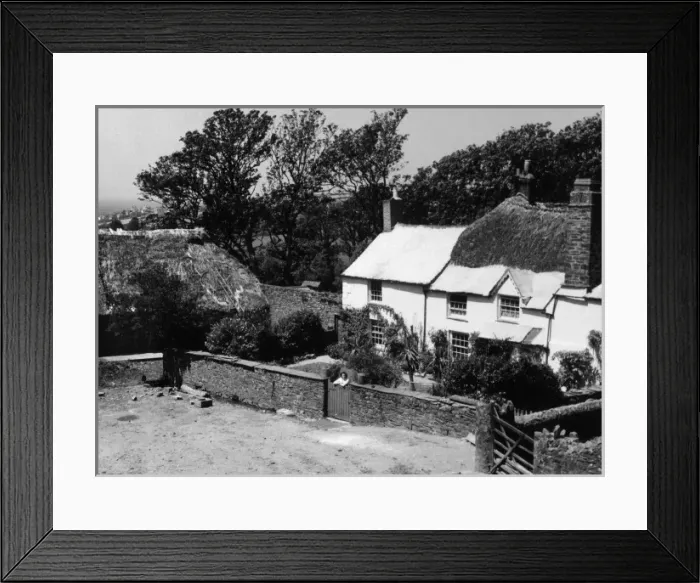 Framed Print : Devonshire Farmhouse Framed Print : Devonshire Farmhouse