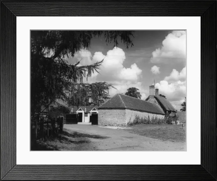 Framed Print : Northants Farmhouse Framed Print : Northants Farmhouse