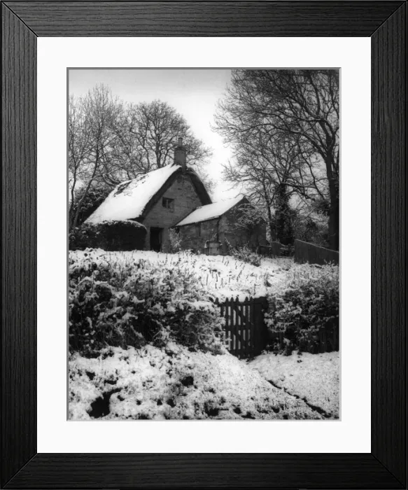Framed Print : Snowy Thatched Cottage Framed Print : Snowy Thatched Cottage