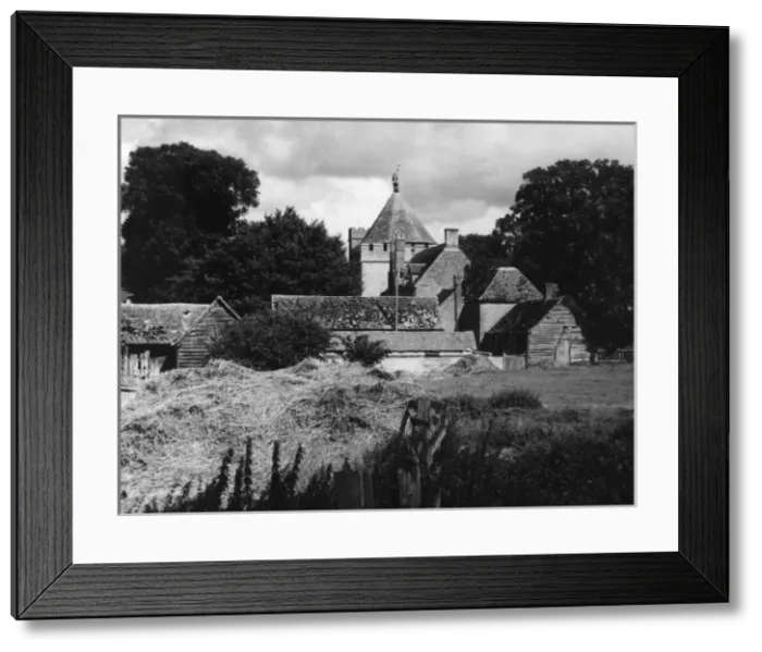 Framed Print : Oxfordshire Farm Framed Print : Oxfordshire Farm