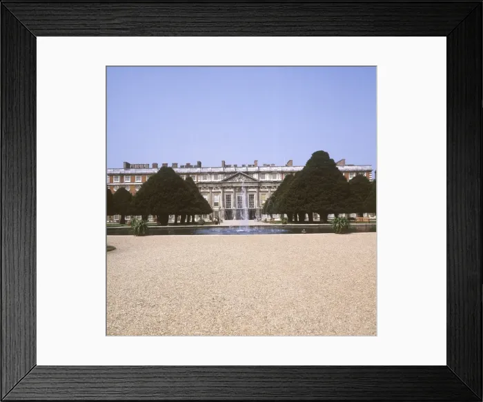 Framed Print : Hampton Court Palace Framed Print : Hampton Court Palace
