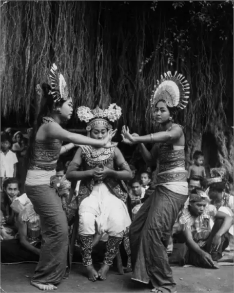 Bali Dancing Girls
