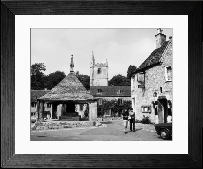 Framed Print : England / Castle Combe Framed Print : England / Castle Combe
