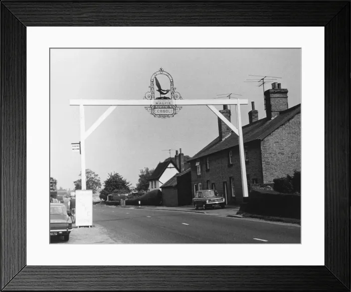 Framed Print : THE MAGPIE INN PUB Framed Print : THE MAGPIE INN PUB