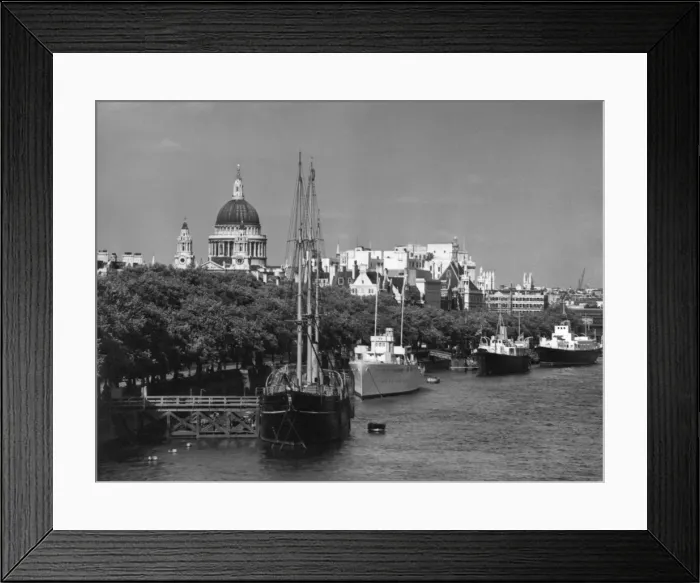 Framed Print : Victoria Embankment Framed Print : Victoria Embankment
