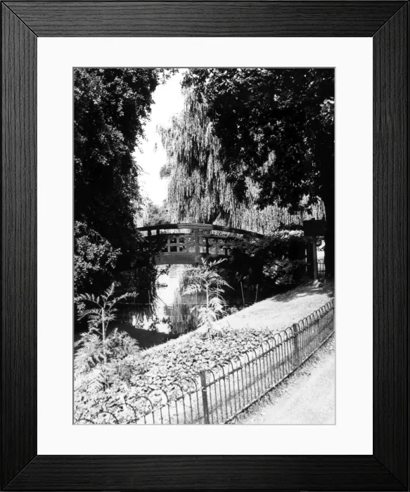 Framed Print : Regents Park Bridge Framed Print : Regents Park Bridge