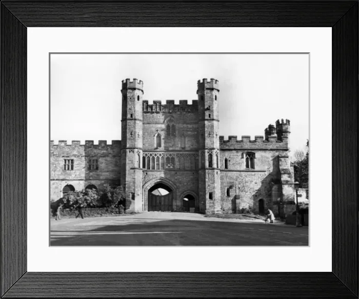 Framed Print : Battle Abbey Gatehouse Framed Print : Battle Abbey Gatehouse