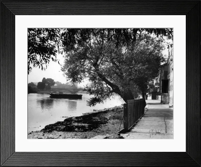 Framed Print : Strand-On-The-Green Framed Print : Strand-On-The-Green