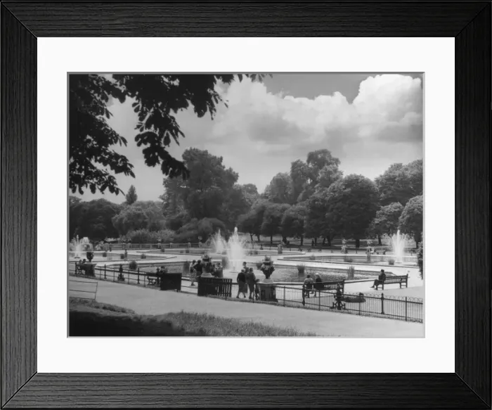 Framed Print : Kensington Gardens Framed Print : Kensington Gardens