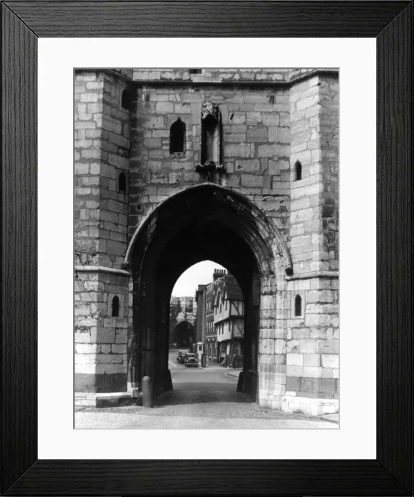 Framed Print : Cathedral Close, Lincoln Framed Print : Cathedral Close, Lincoln