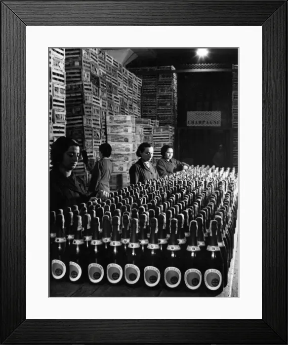 Framed Print : Edecan Champagne Framed Print : Edecan Champagne