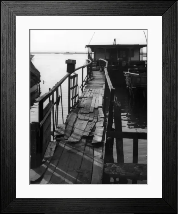 Framed Print : WATERFRONT RESIDENCE Framed Print : WATERFRONT RESIDENCE