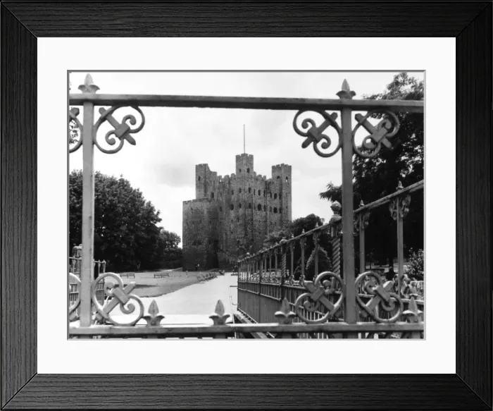 Framed Print : Rochester Castle Framed Print : Rochester Castle