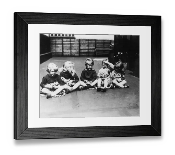 Framed Print : Kingsway Creche Framed Print : Kingsway Creche