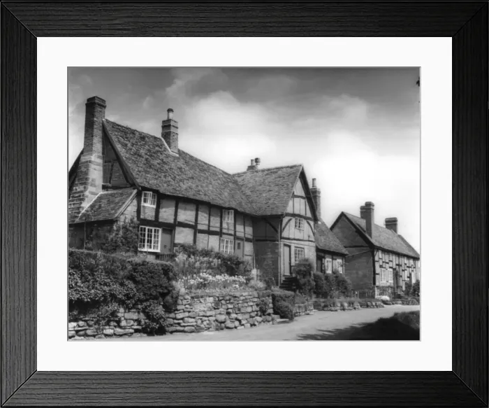 Framed Print : England / Stoneleigh Framed Print : England / Stoneleigh