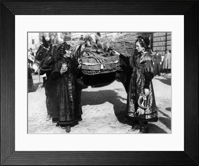 Framed Print : Italian Peasant Women Framed Print : Italian Peasant Women