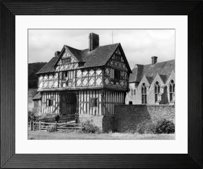 Framed Print : Elizabethan Gatehouse Framed Print : Elizabethan Gatehouse