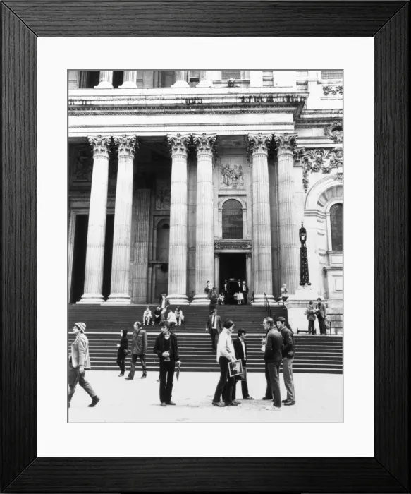 Framed Print : London Tourists 1980 Framed Print : London Tourists 1980